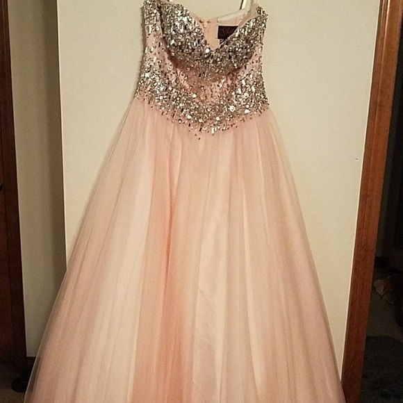 Prom/Formal Dress! - Picture 1 of 2